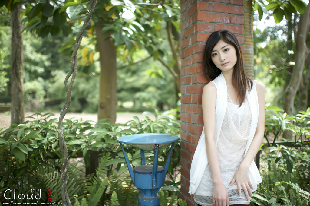 台湾清纯女神Emily 清新外拍写真合集