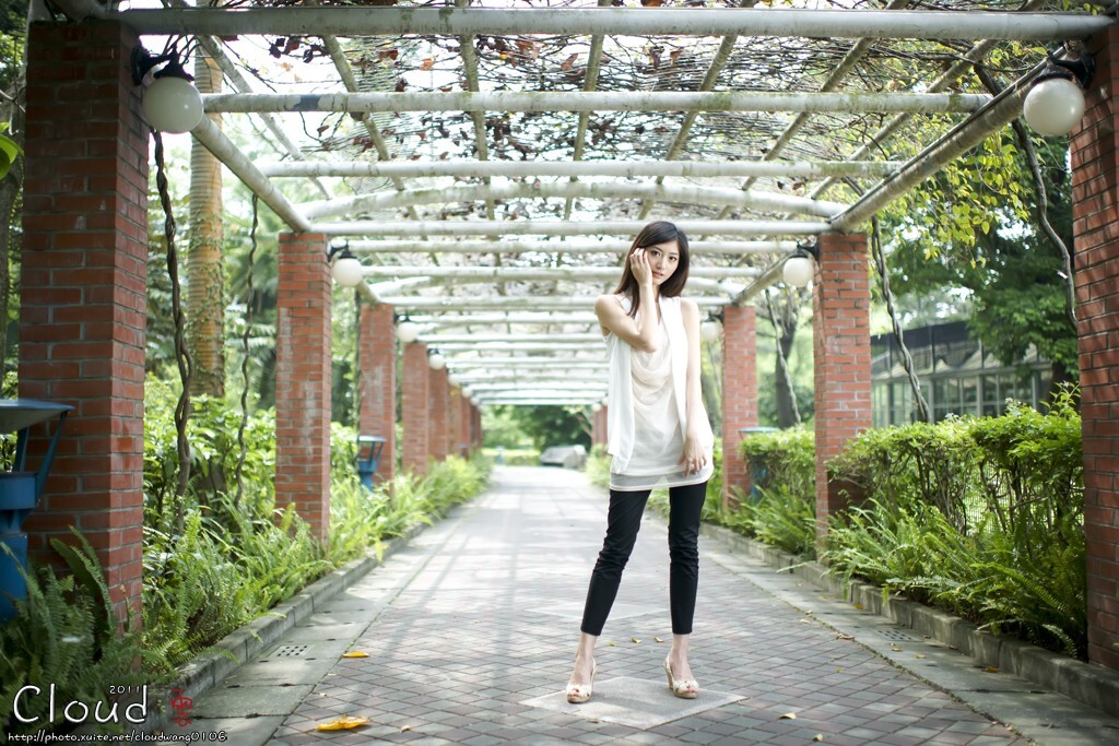 台湾清纯女神Emily 清新外拍写真合集