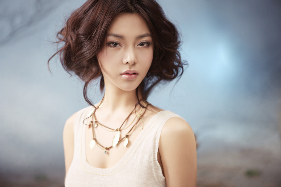 美胸女王冯雨芝性感艺术照