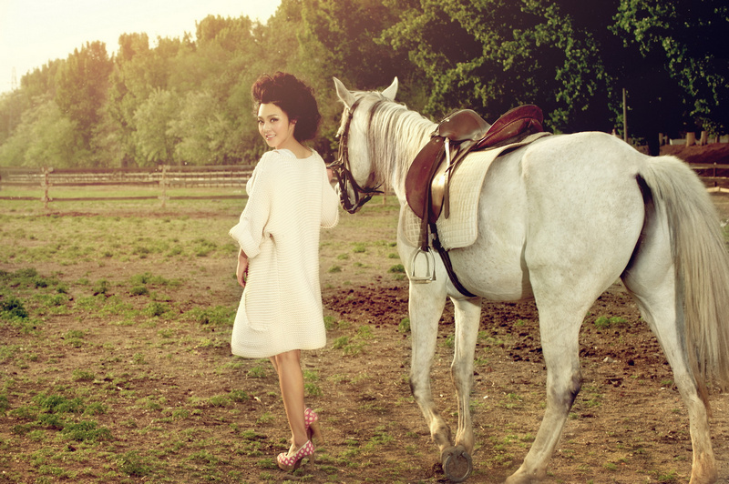 美胸女王冯雨芝性感艺术照