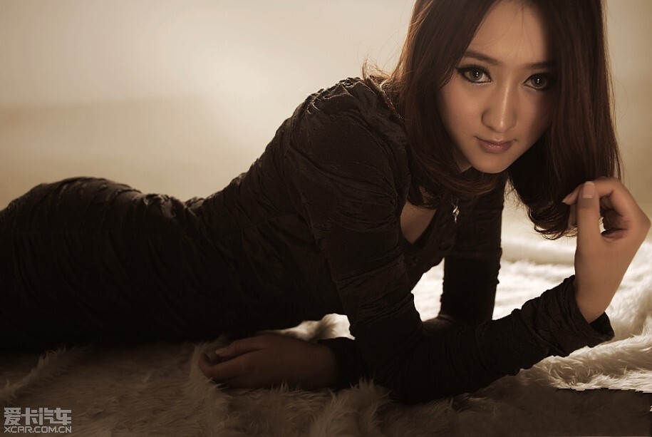 美女自有妩媚动人时