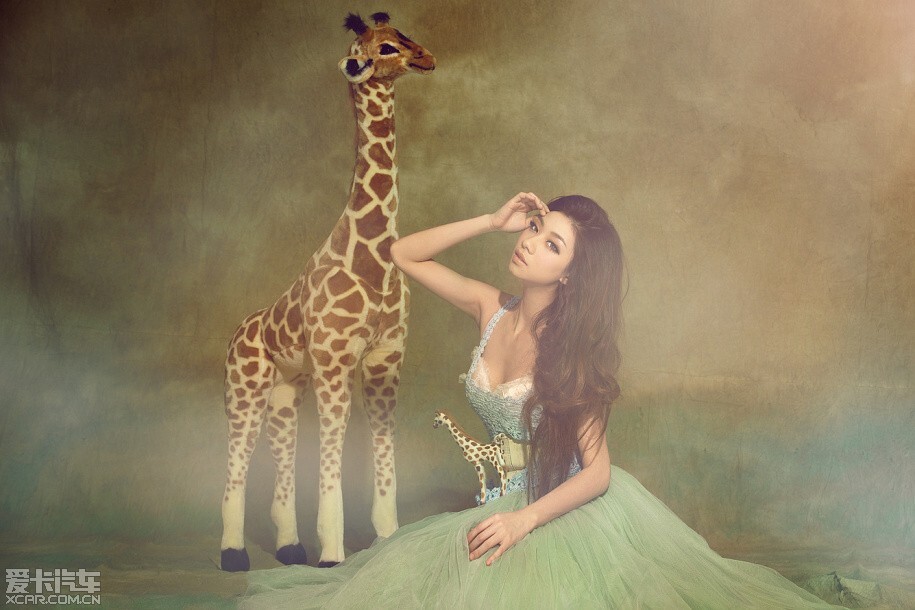 美女自有妩媚动人时