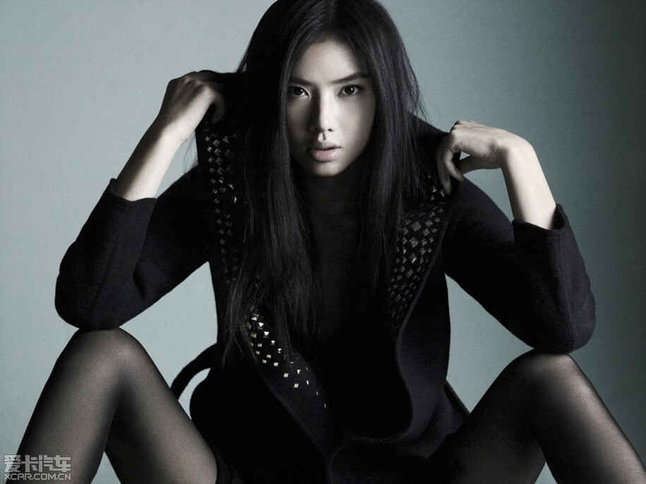 美女自有妩媚动人时