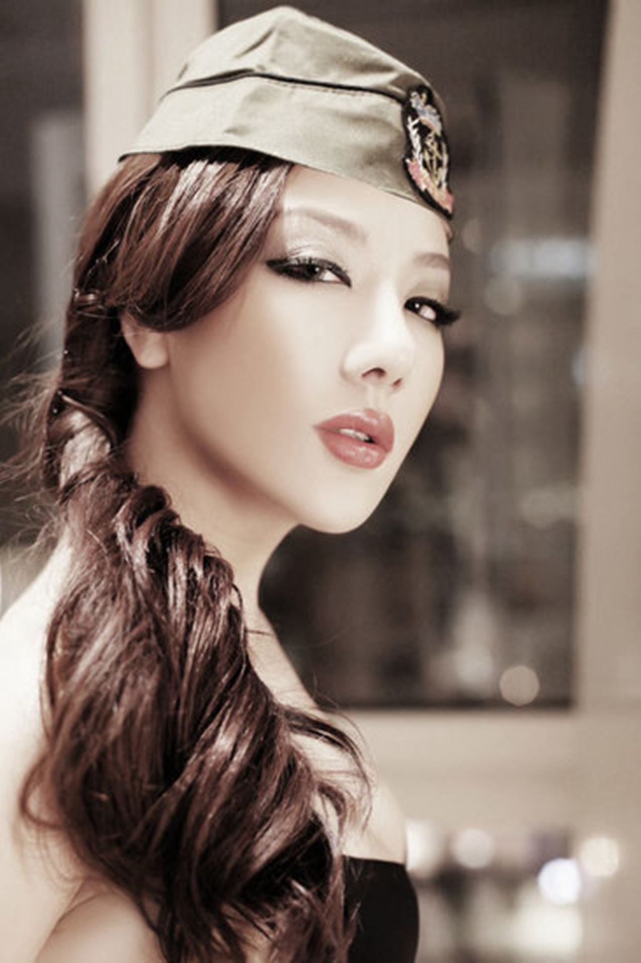 海归模特徐嘉依上演制服诱惑