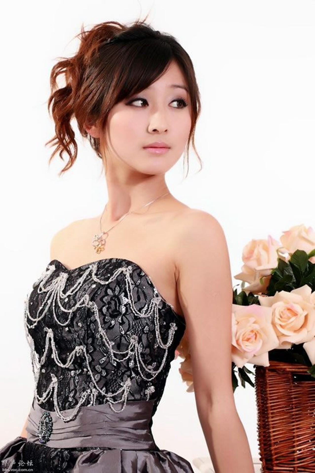 海归模特徐嘉依上演制服诱惑