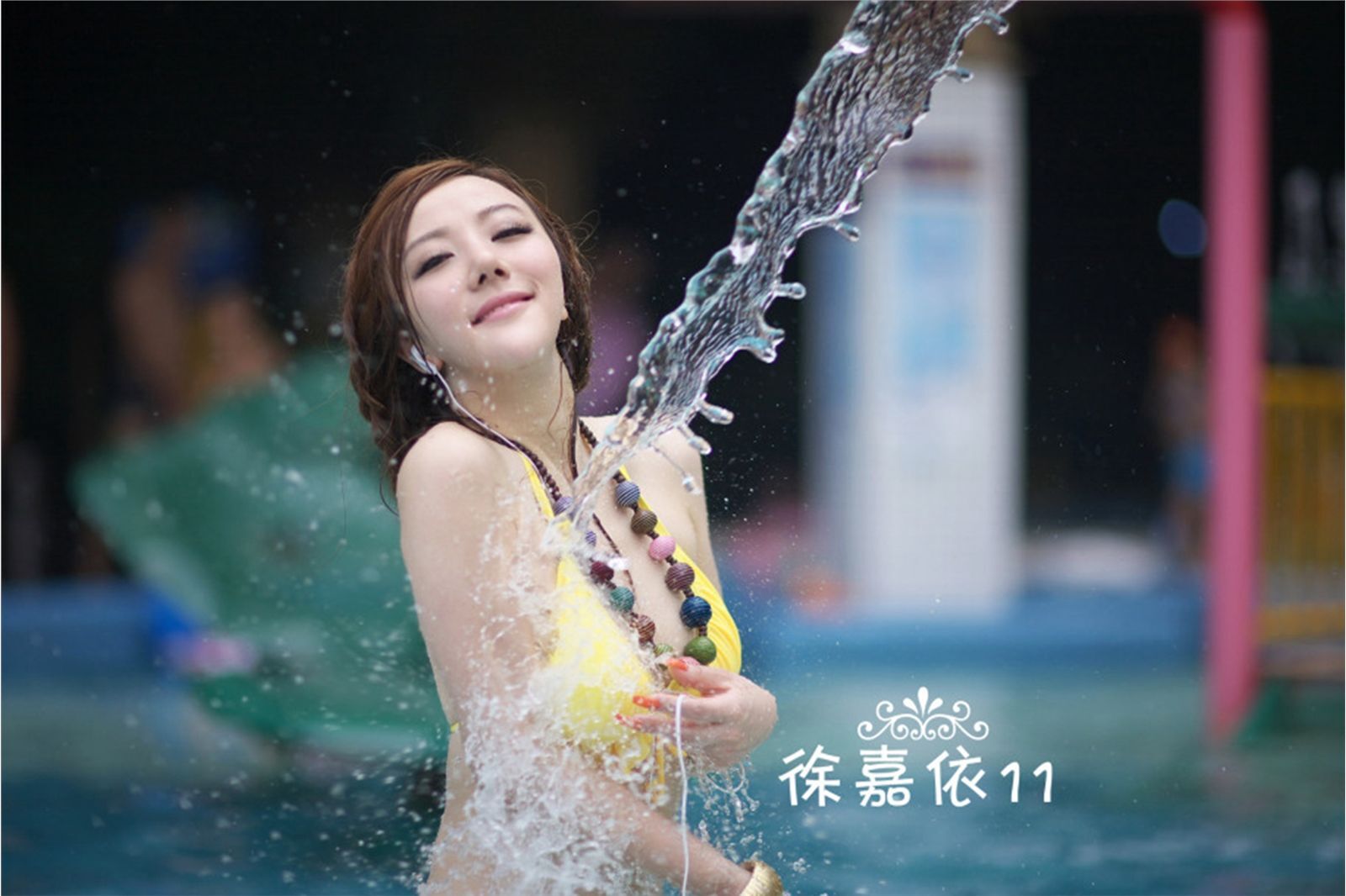 海归模特徐嘉依上演制服诱惑