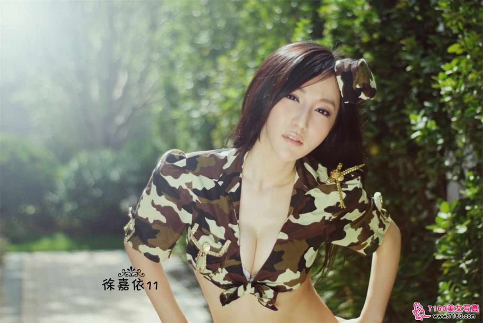 海归模特徐嘉依上演制服诱惑