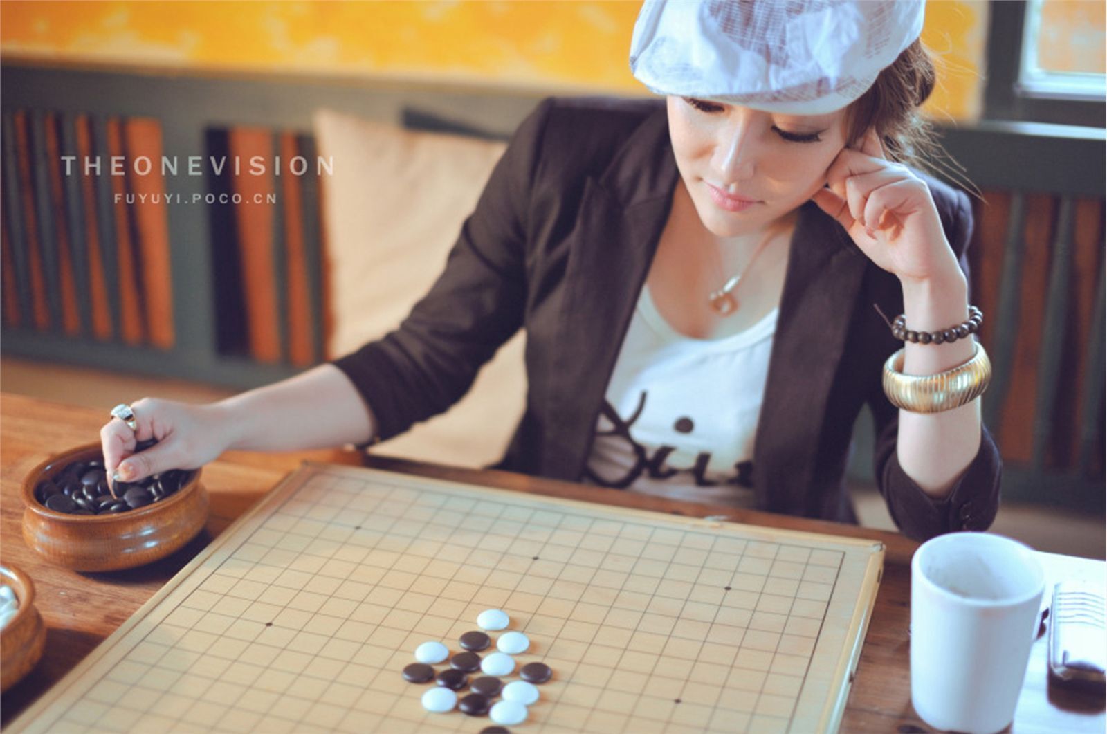 海归模特徐嘉依上演制服诱惑