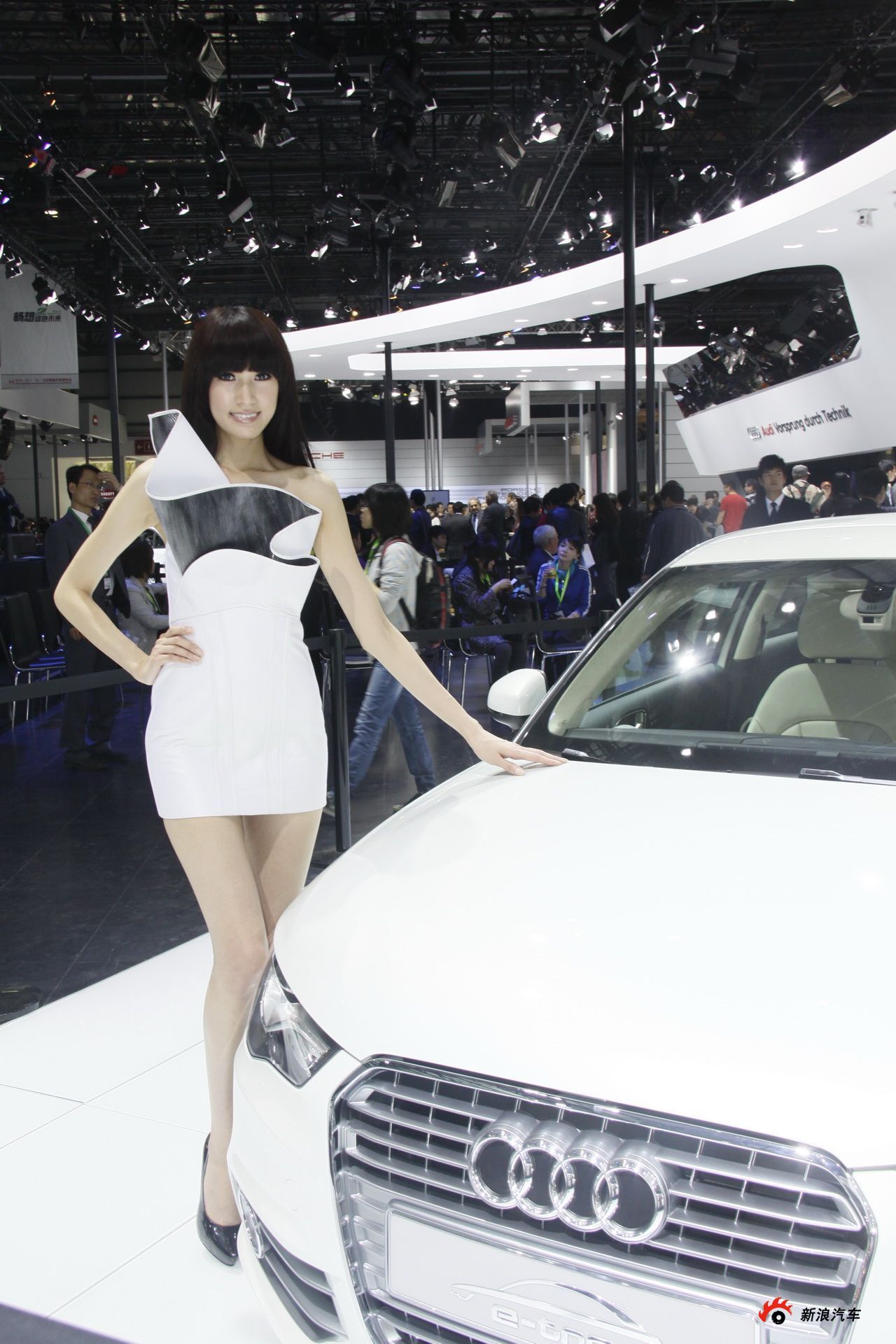 2010北京车展奥迪展台华贵美女