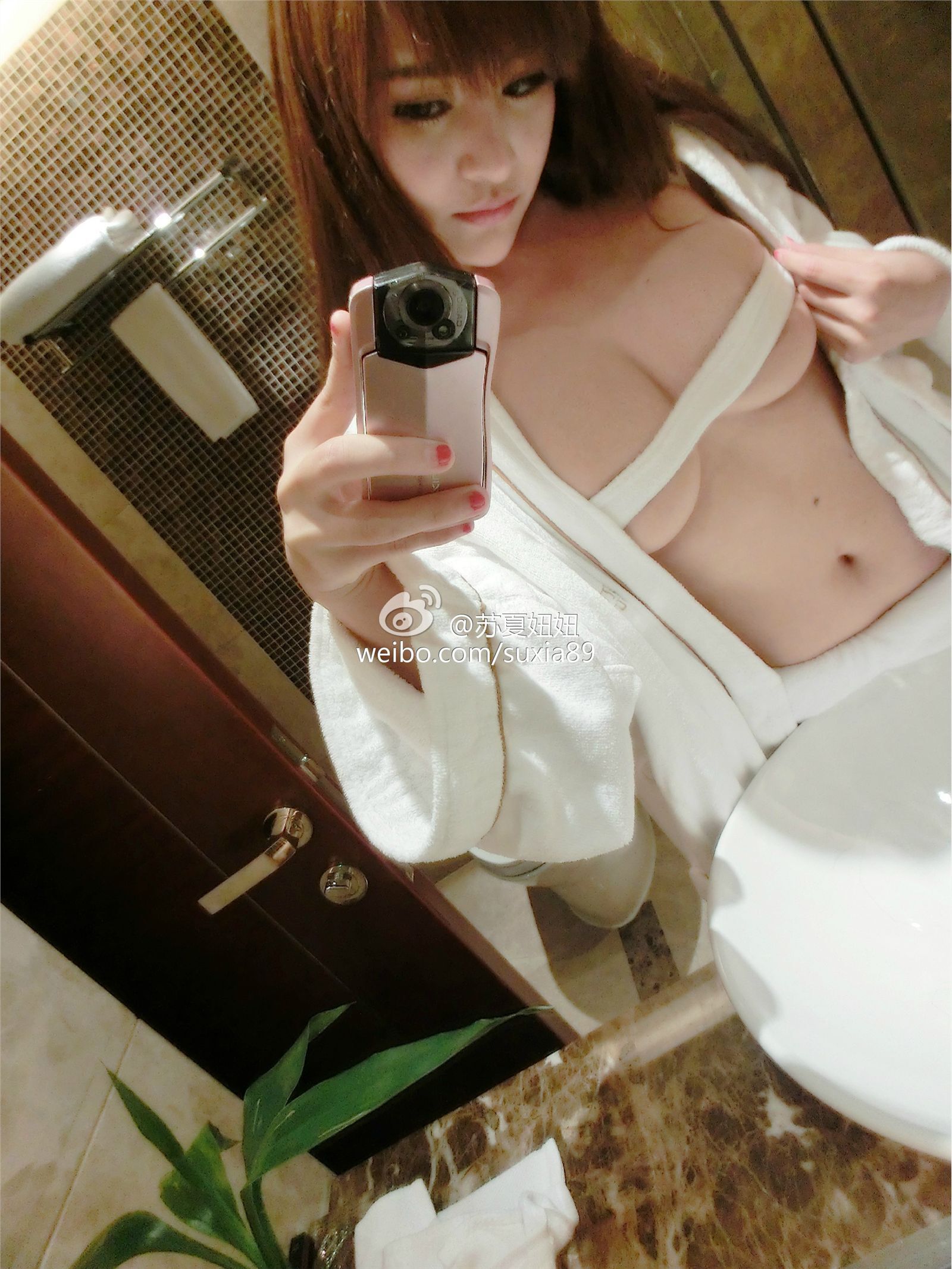 微拍红人@苏夏妞妞 F罩杯的诱惑