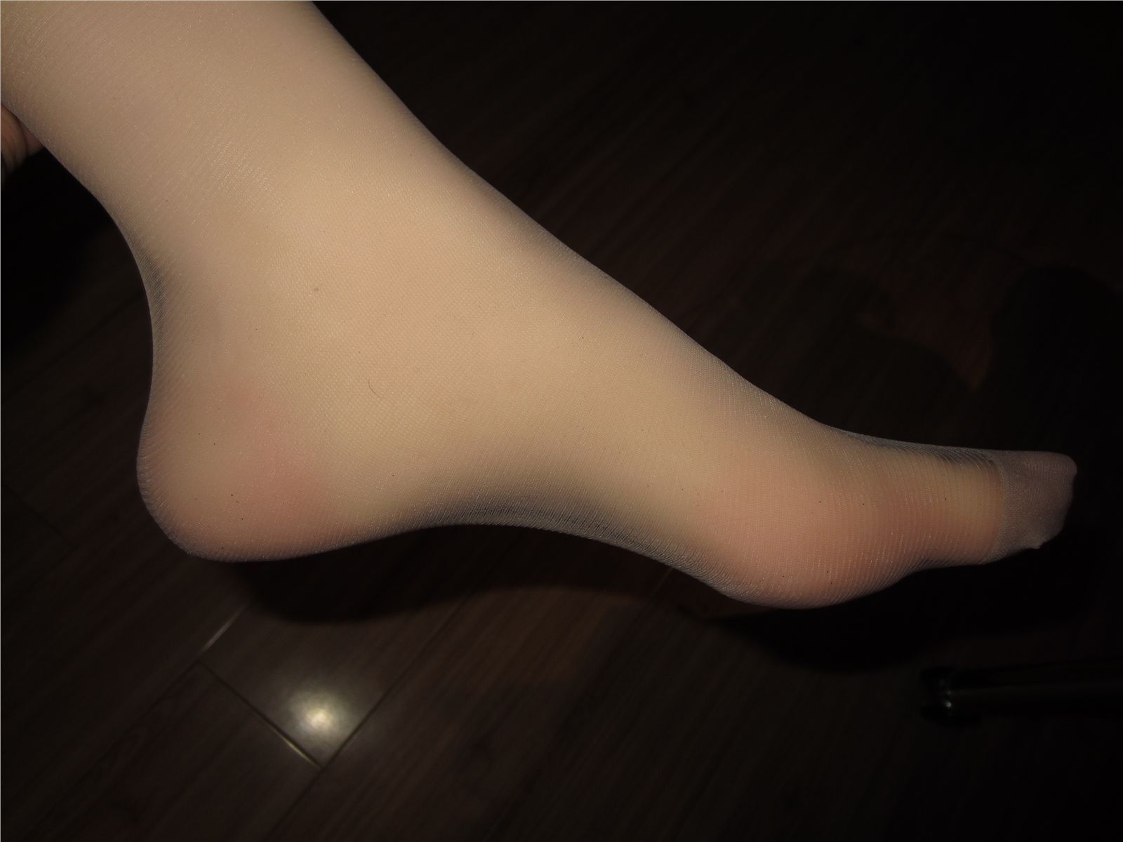 极品丝足特写，就是嫩!