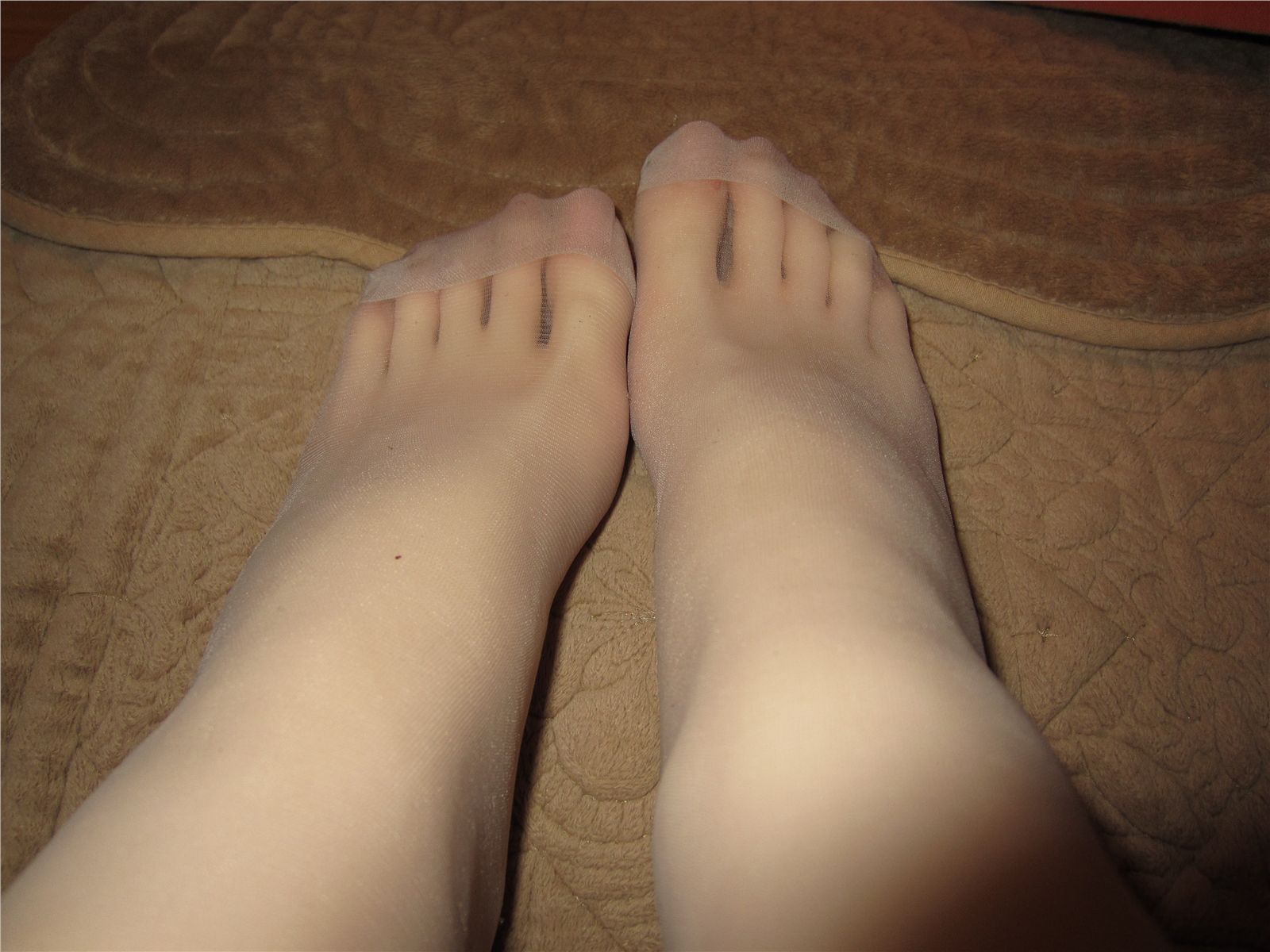 极品丝足特写，就是嫩!