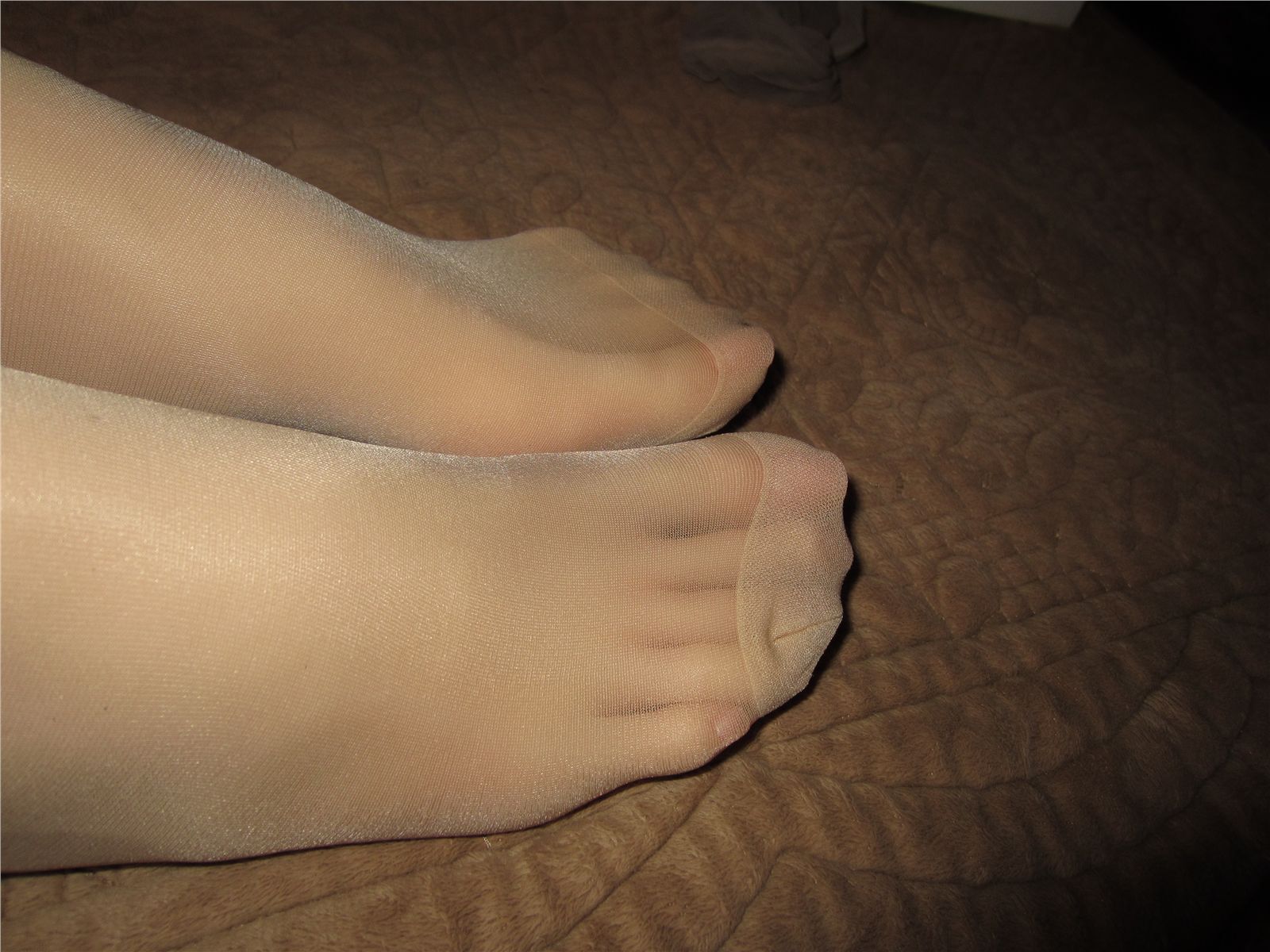 极品丝足特写，就是嫩!