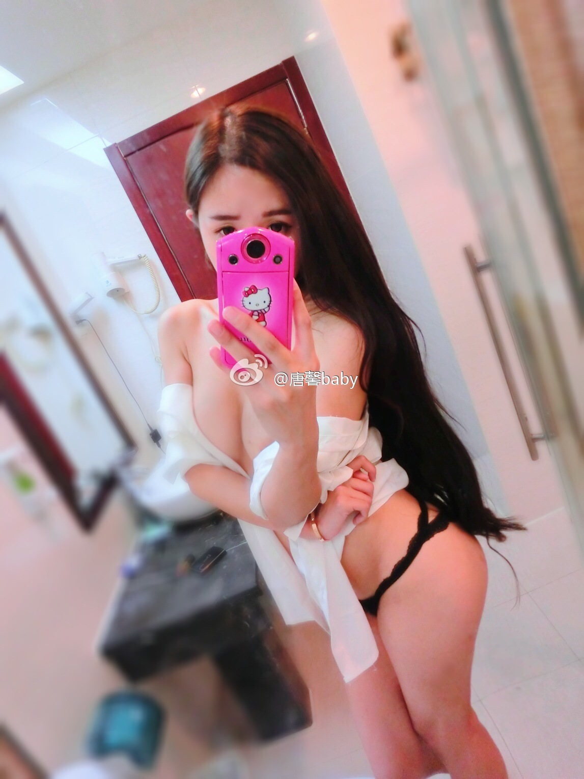 唐馨baby 自拍美女大胸丝袜诱惑