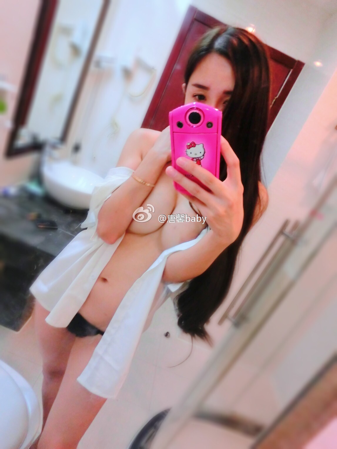 唐馨baby 自拍美女大胸丝袜诱惑