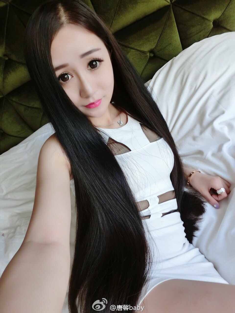 唐馨baby 自拍美女大胸丝袜诱惑