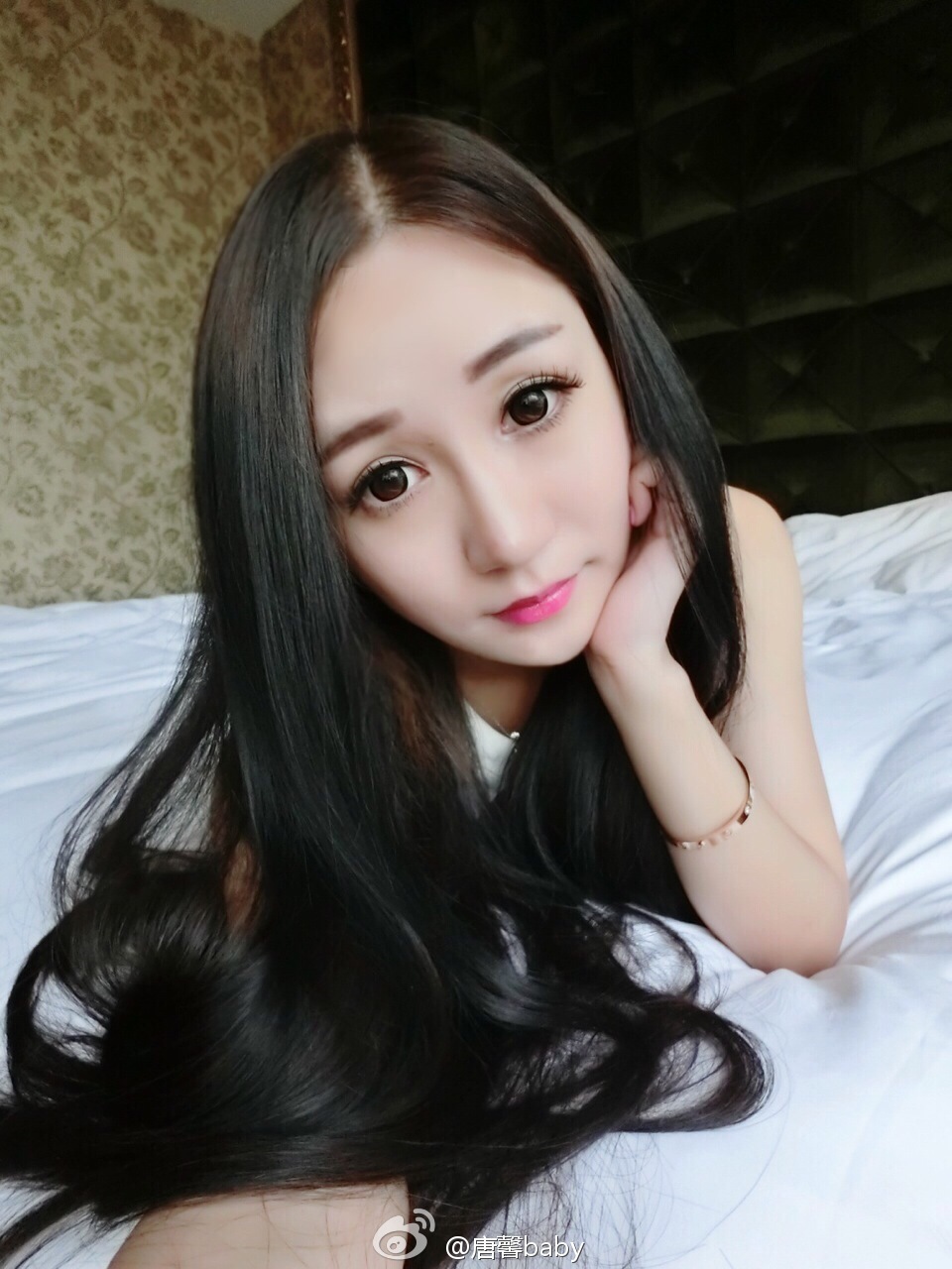 唐馨baby 自拍美女大胸丝袜诱惑