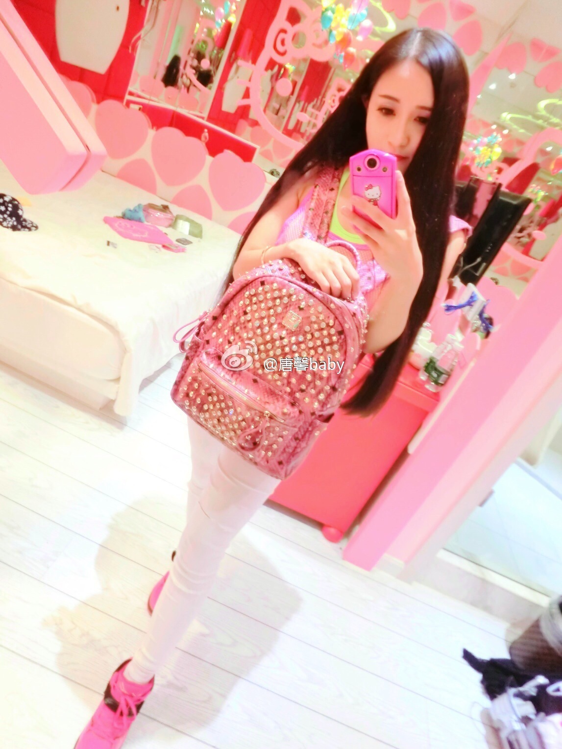 唐馨baby 自拍美女大胸丝袜诱惑