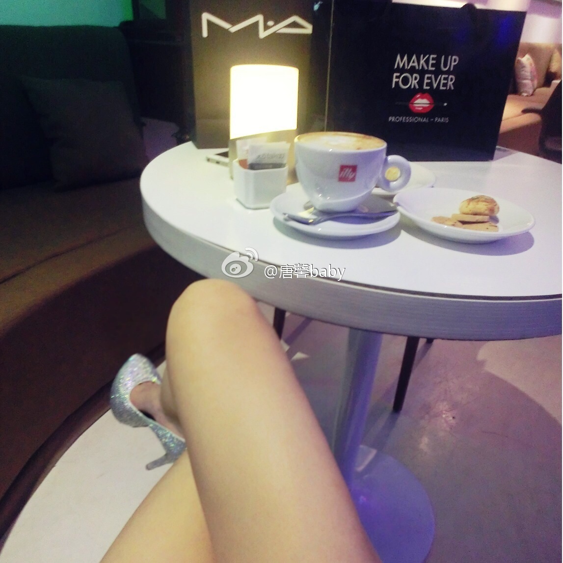 唐馨baby 自拍美女大胸丝袜诱惑