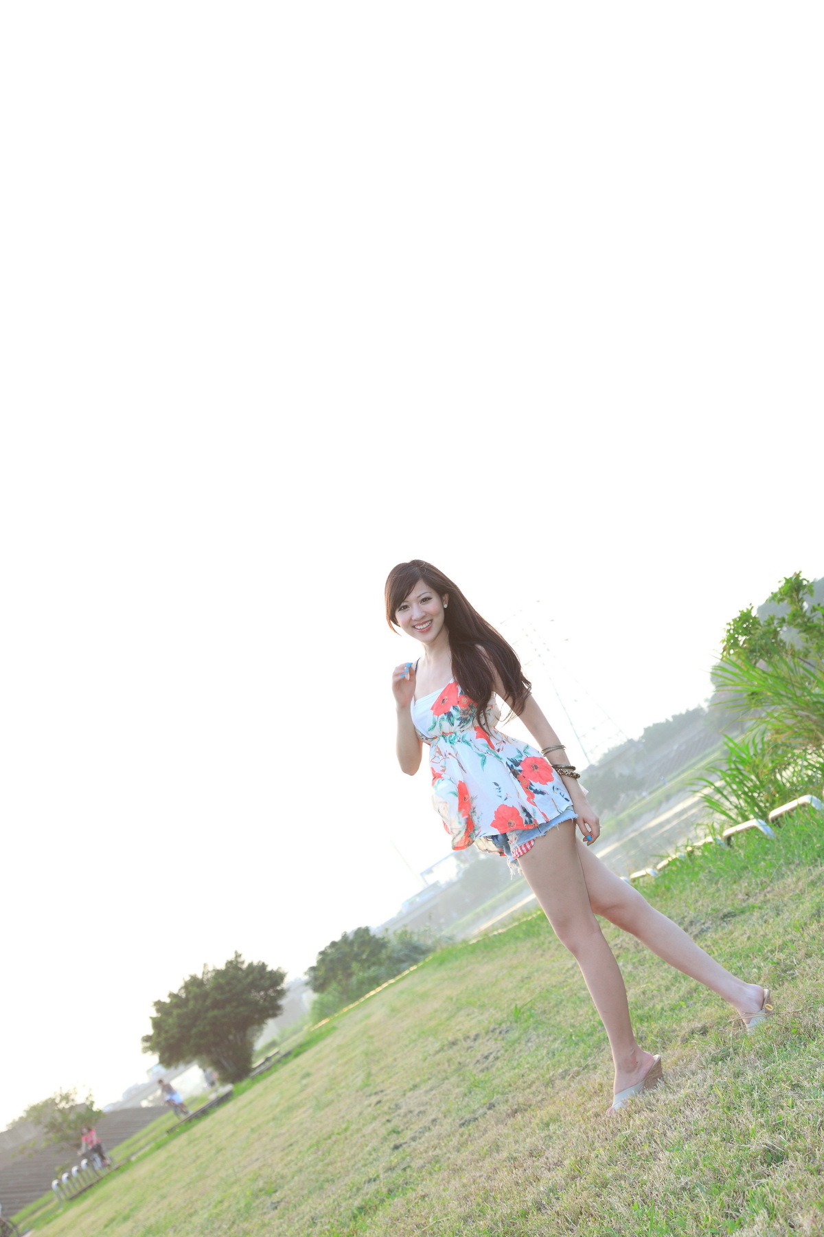 台湾国光帮帮忙助理主持美女 - 韋韋