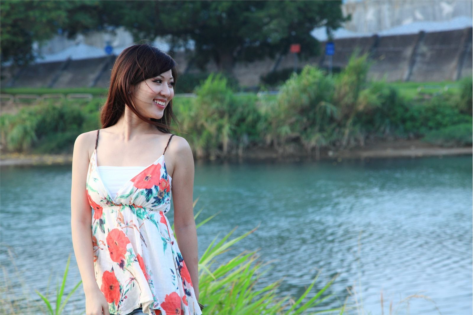 台湾国光帮帮忙助理主持美女 - 韋韋