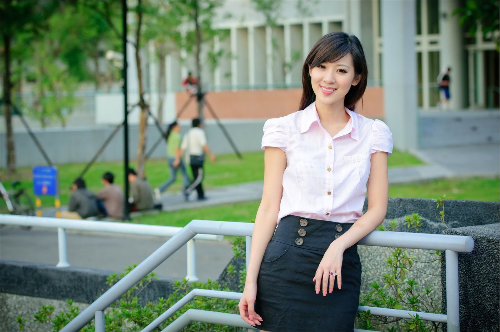 台湾国光帮帮忙助理主持美女 - 韋韋