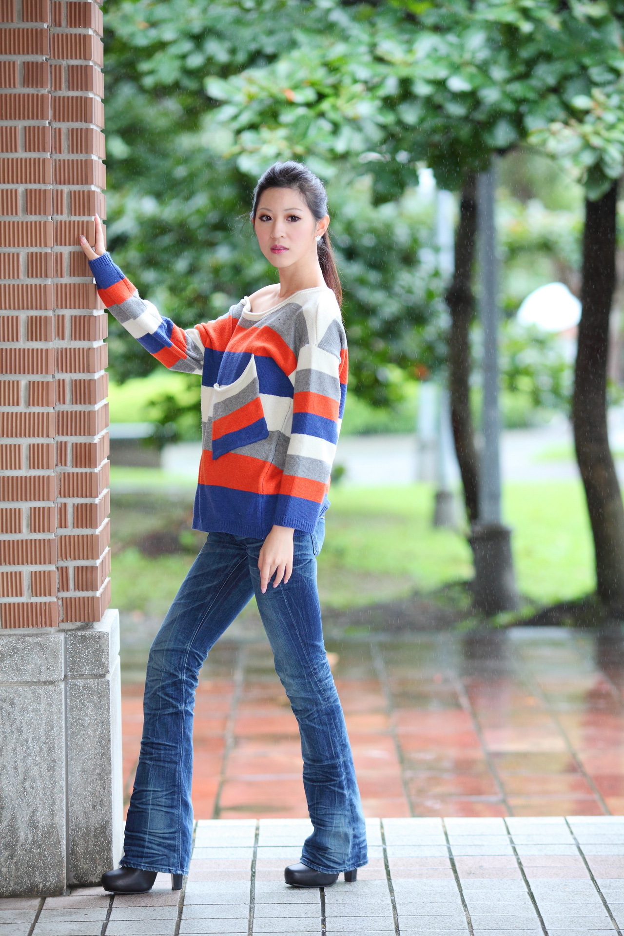 台湾国光帮帮忙助理主持美女 - 韋韋