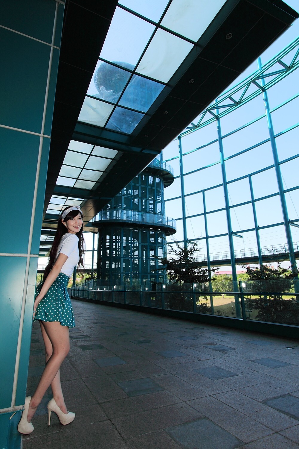 台湾国光帮帮忙助理主持美女 - 韋韋