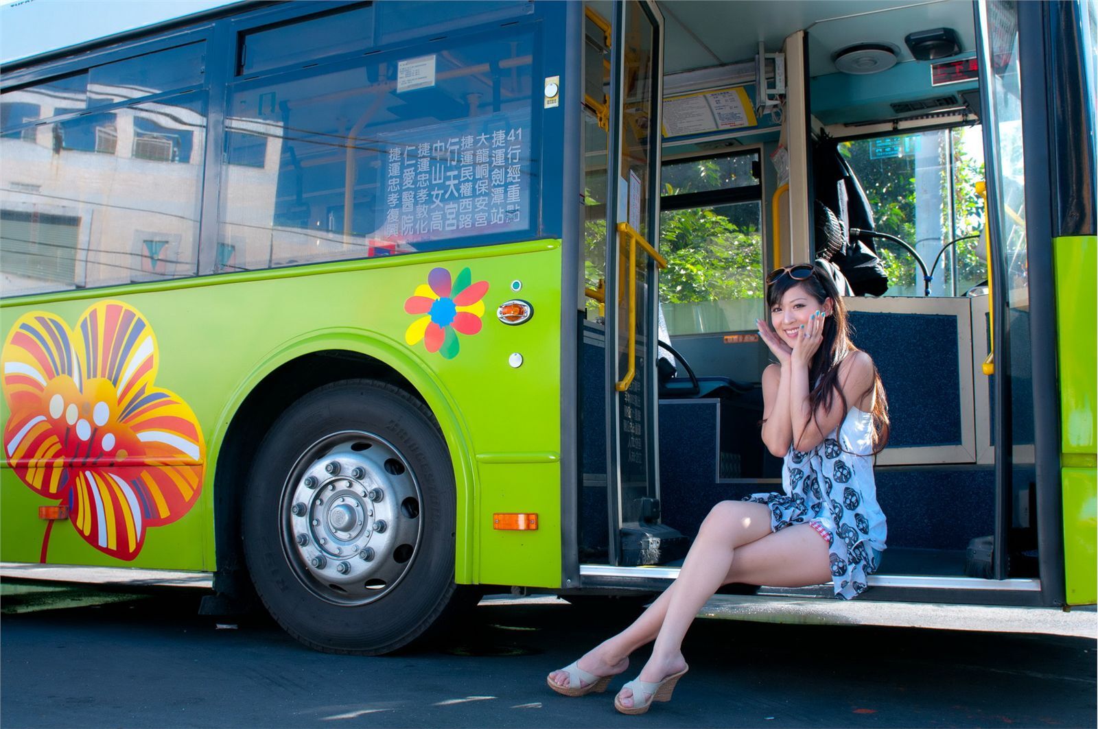 台湾国光帮帮忙助理主持美女 - 韋韋