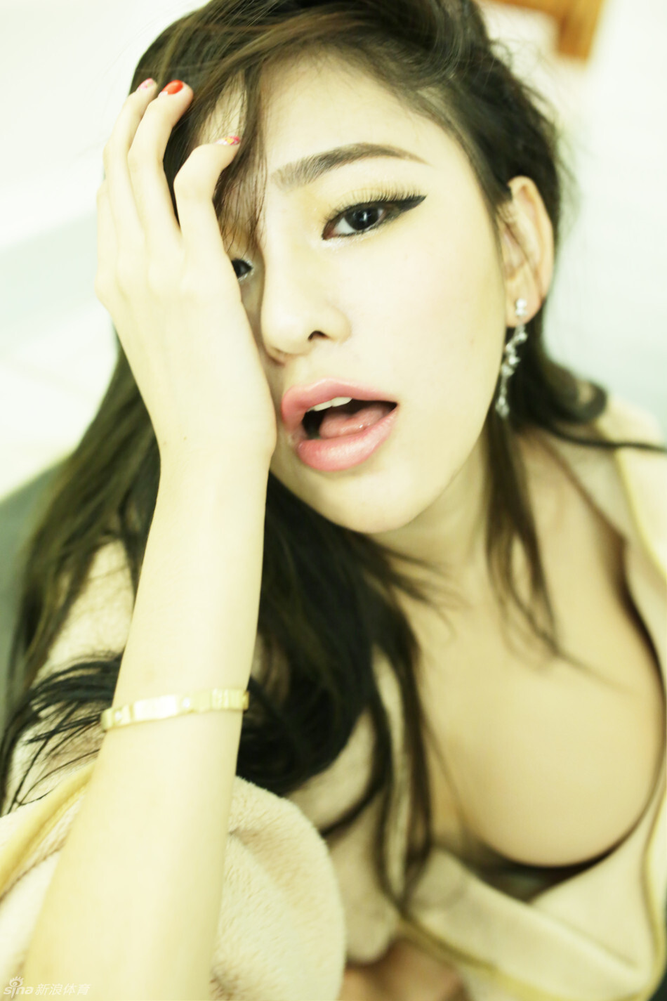 足球宝贝中俄混血尤物美女吴沐熙写真合集