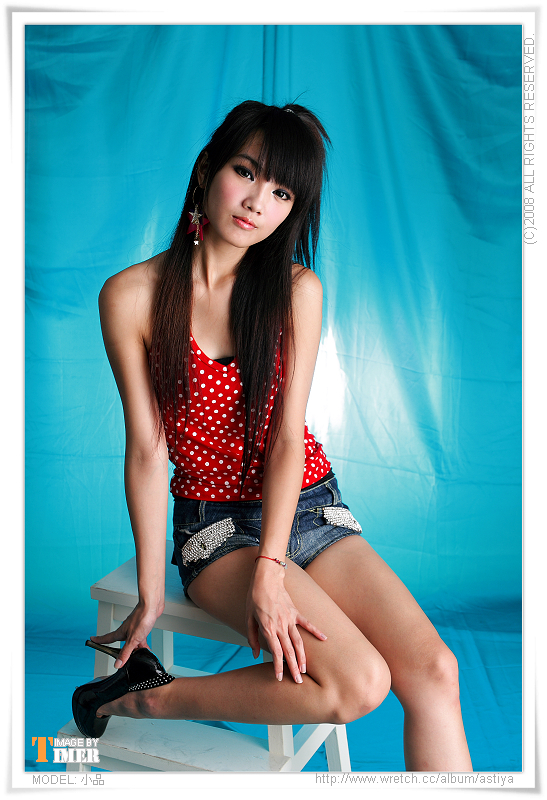 台湾清纯美女-小品棚拍