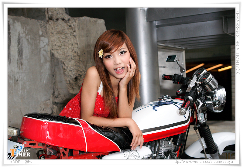 台湾清纯美女-張琳@新竹東門城外拍