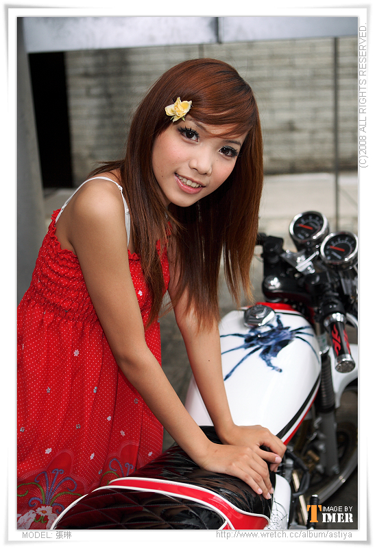 台湾清纯美女-張琳@新竹東門城外拍