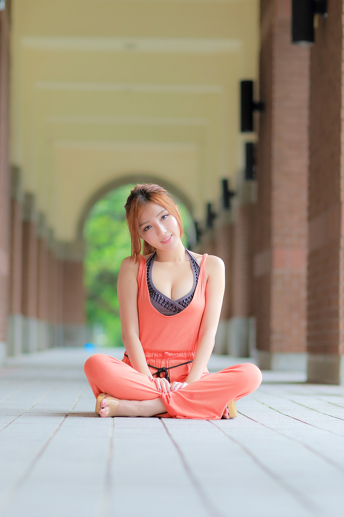 粉嫩性感妹子 - 赵芸