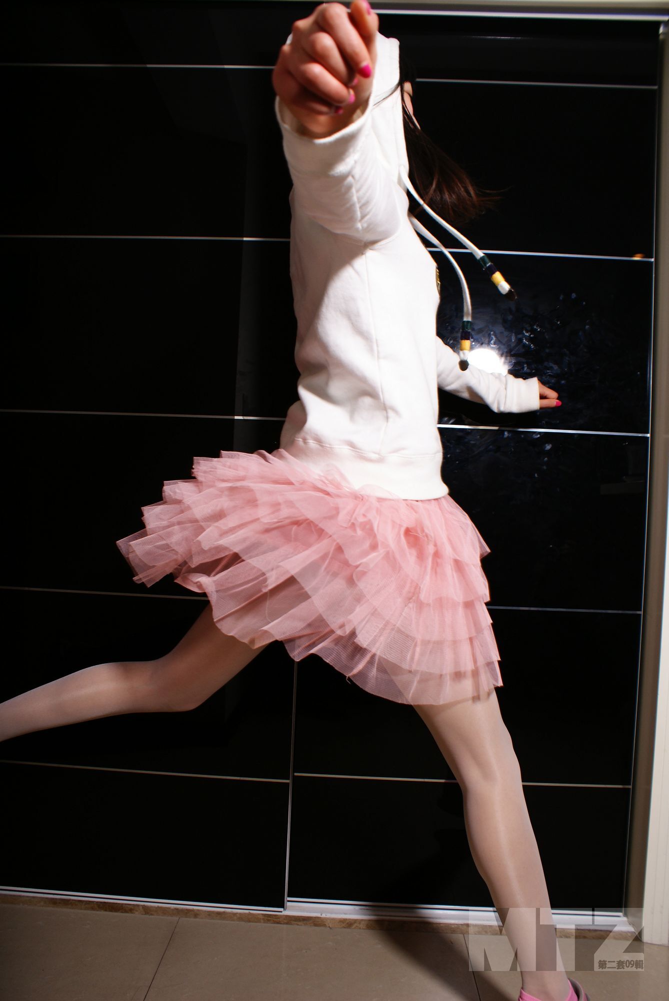 美腿志 一直用粉色美腿诱惑我们的(杂志原片)运动鞋系列