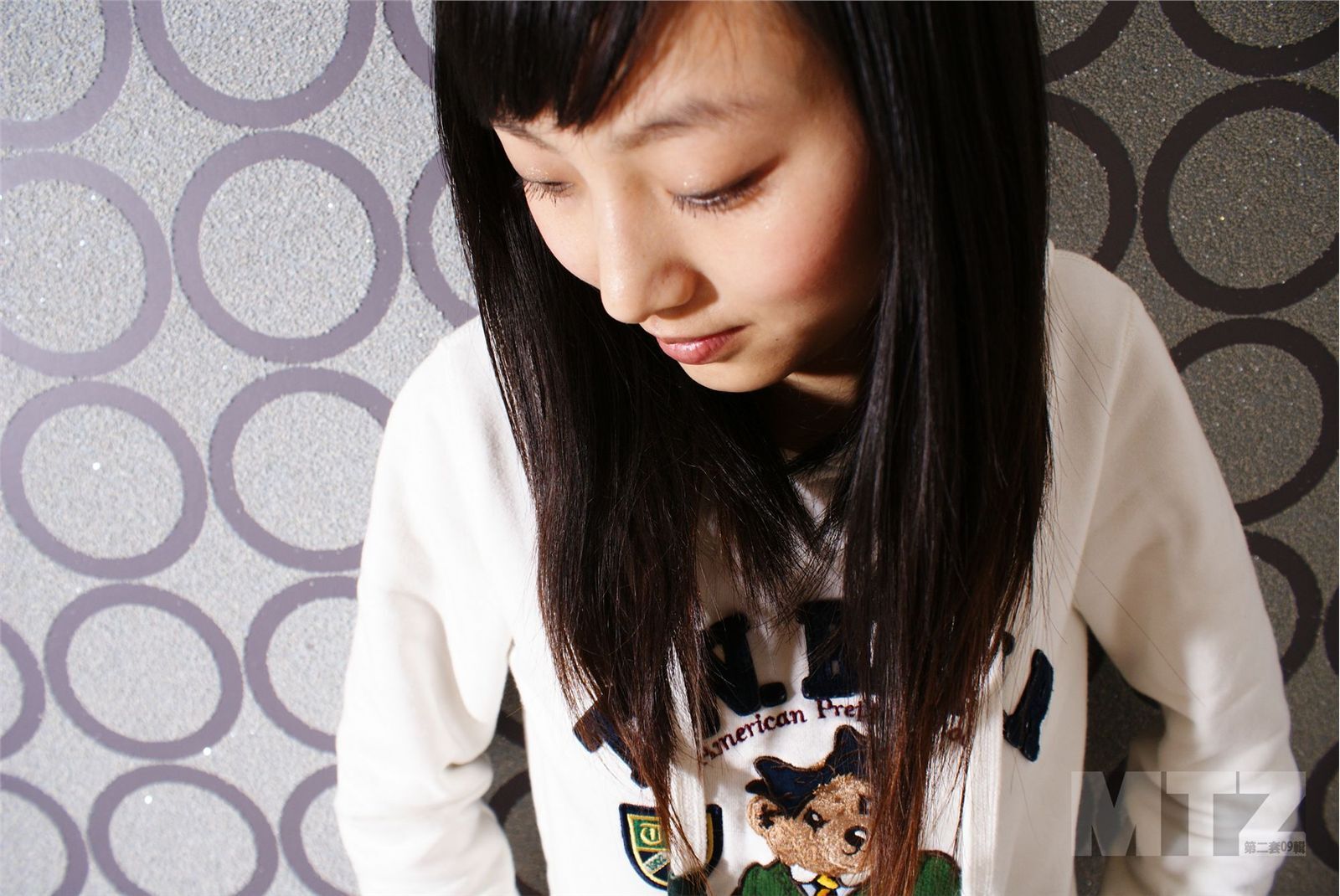 美腿志 一直用粉色美腿诱惑我们的(杂志原片)运动鞋系列