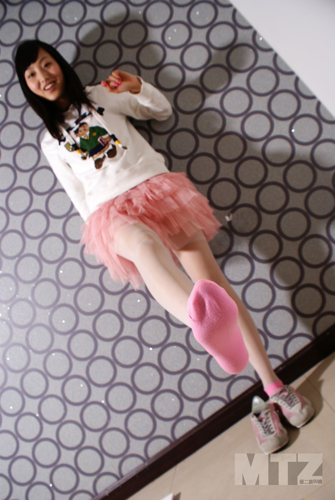 美腿志 一直用粉色美腿诱惑我们的(杂志原片)运动鞋系列