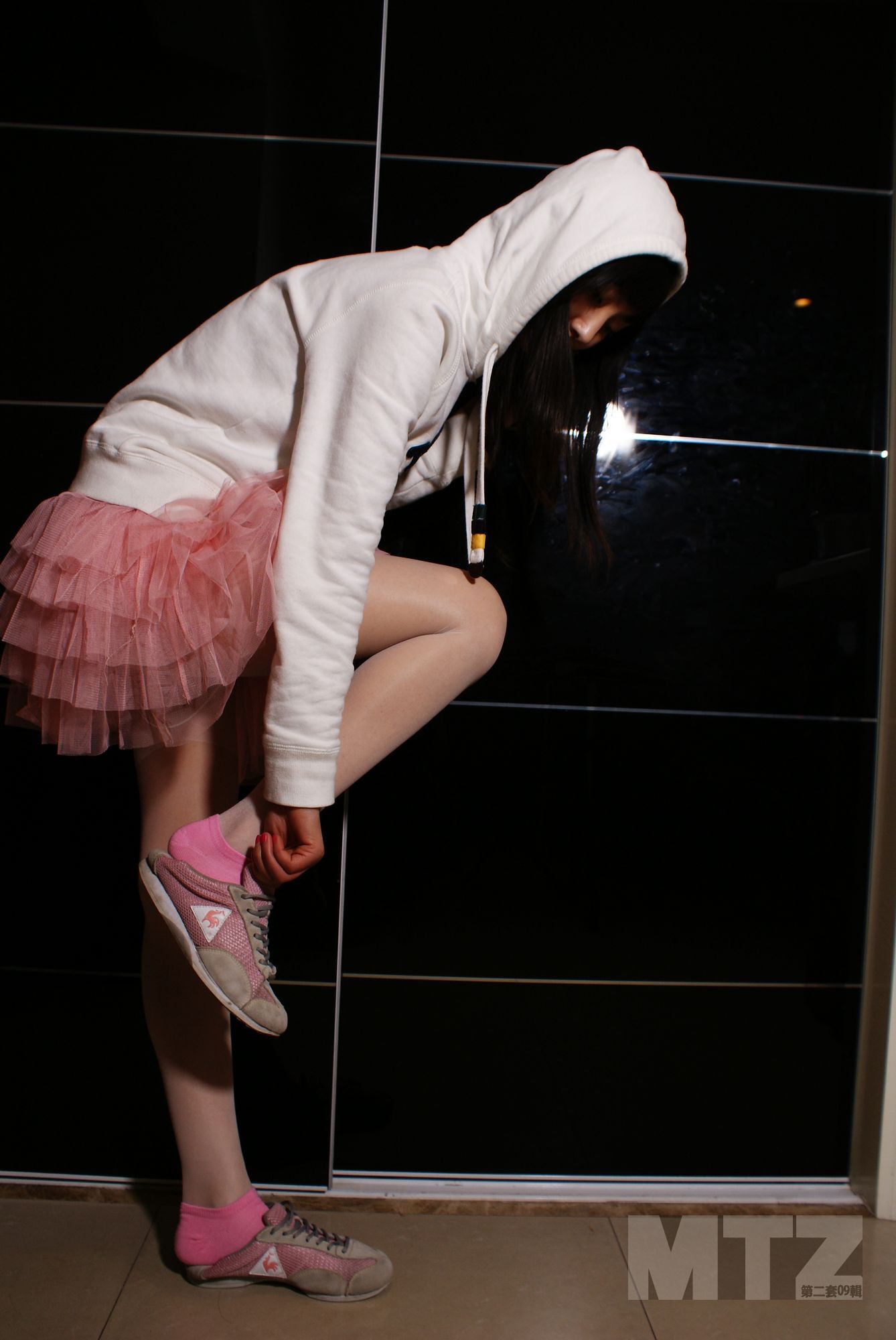 美腿志 一直用粉色美腿诱惑我们的(杂志原片)运动鞋系列