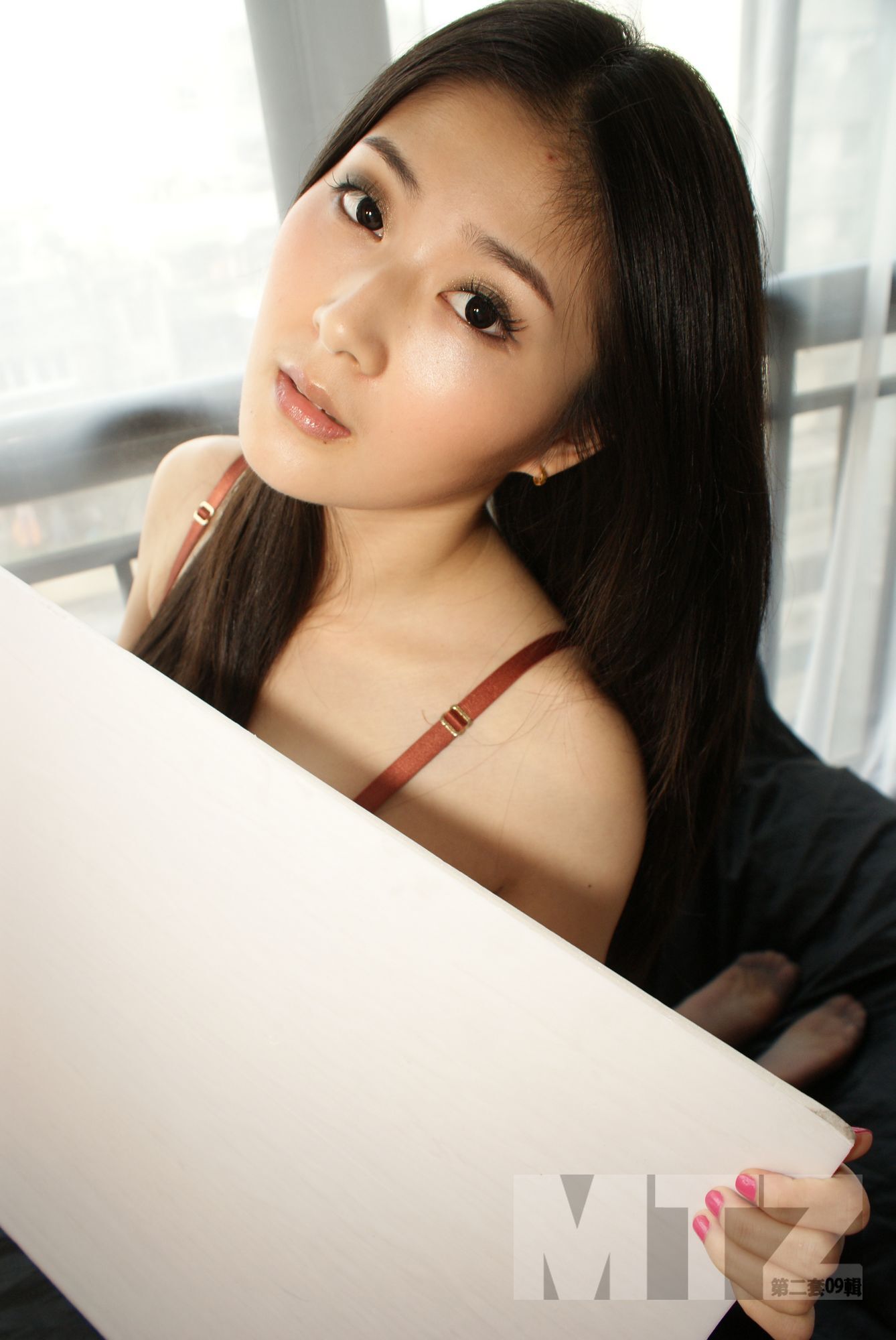 美腿志 女生黑丝袜配白棉袜