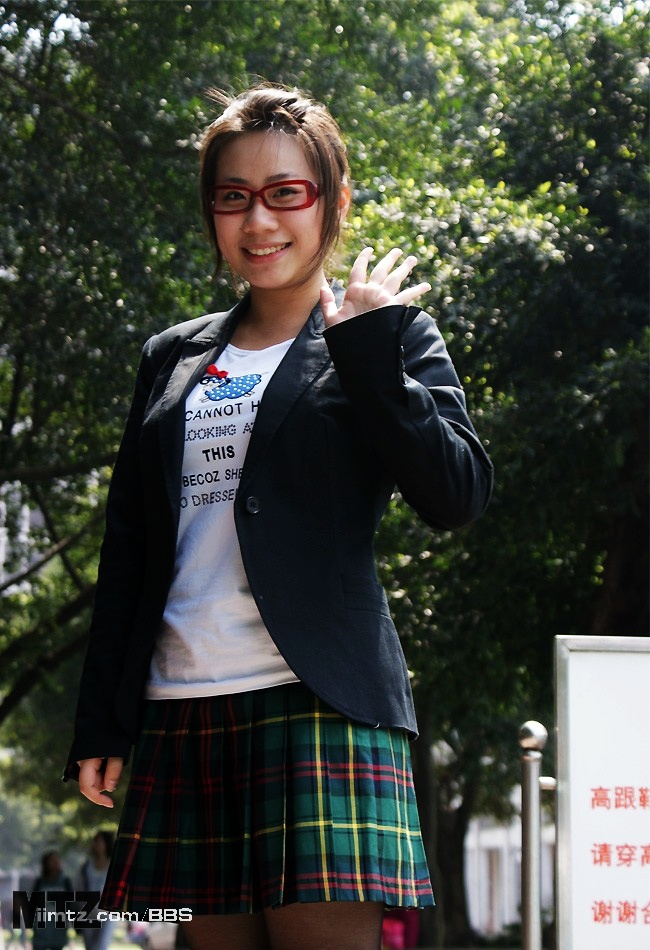 MTZ·美腿志 13辑：大学校场运动美女 2