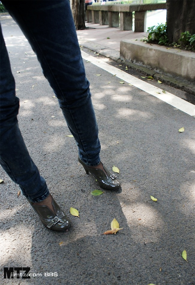 MTZ·美腿志 13辑：大学校场运动美女 2