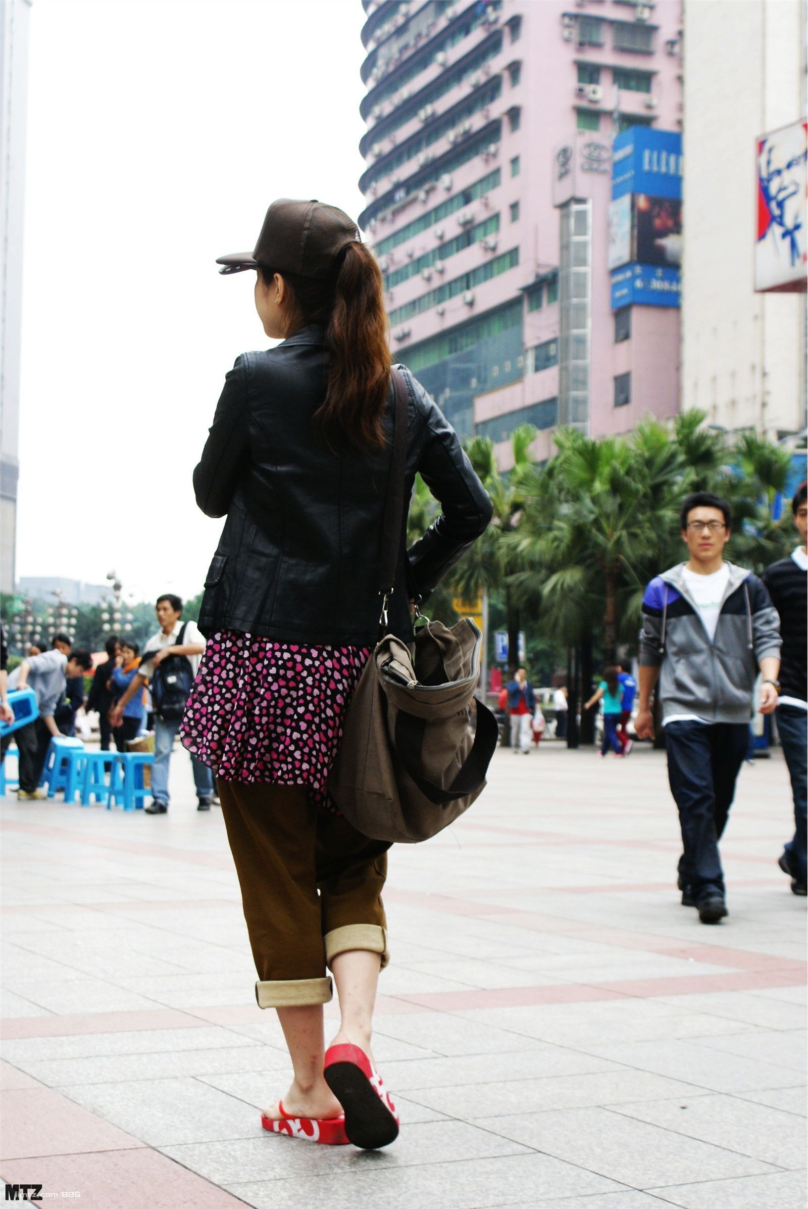 MTZ·美腿志 13辑：大学校场运动美女 2