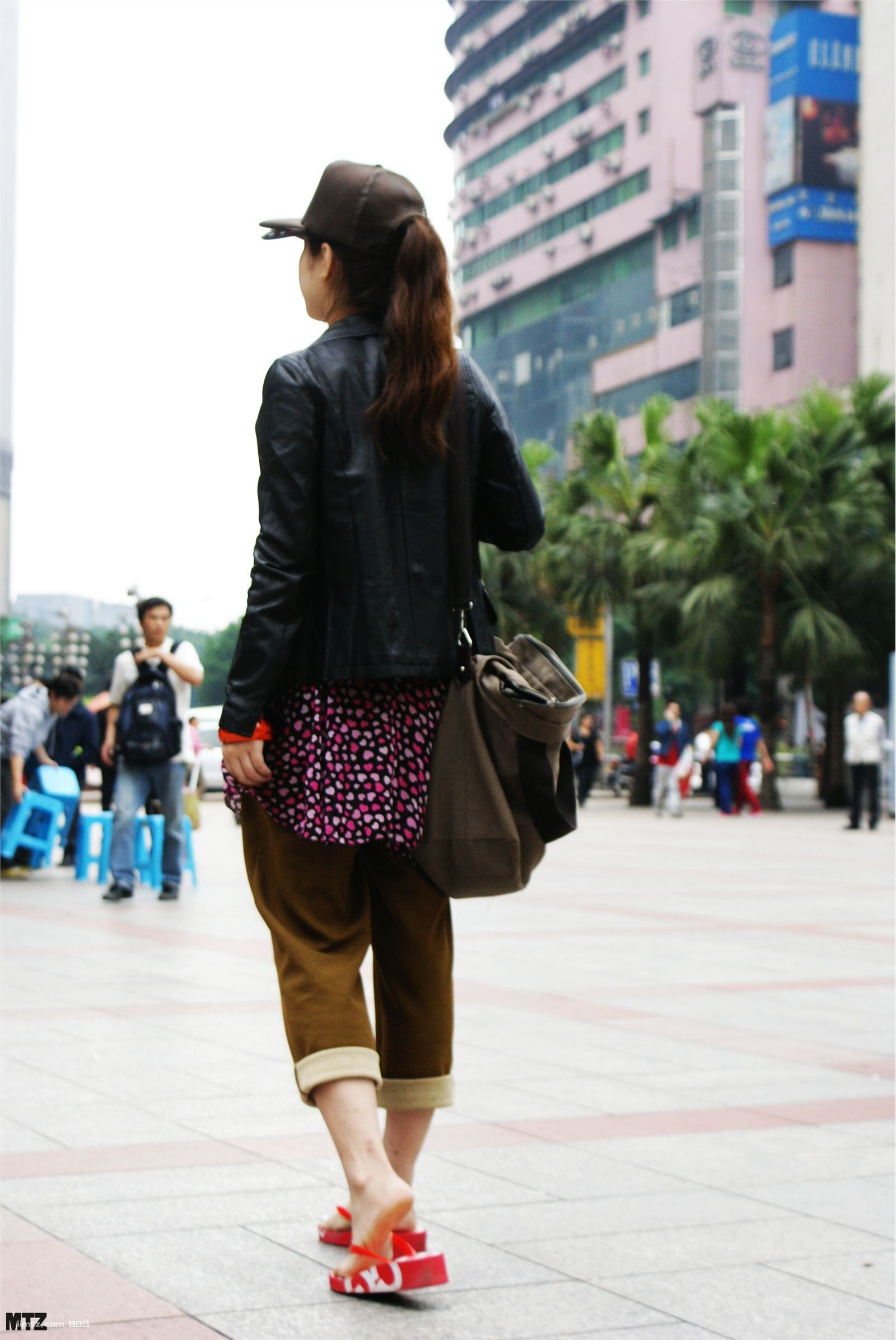 MTZ·美腿志 13辑：大学校场运动美女 2