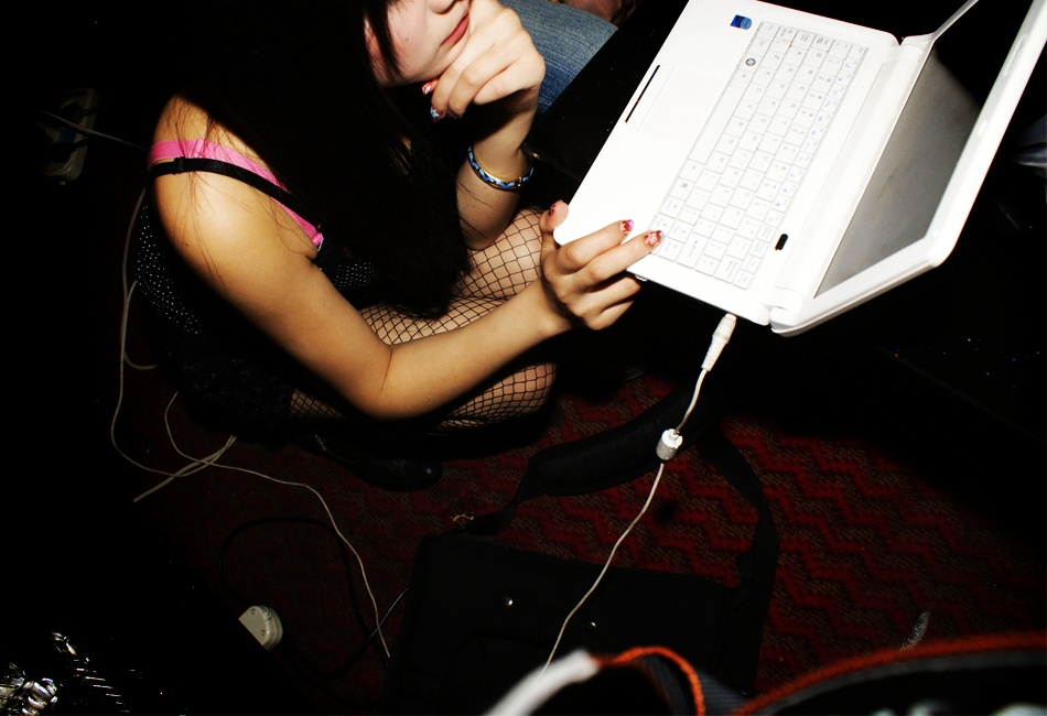 MTZ·美腿志 15辑：KTV芭比快递