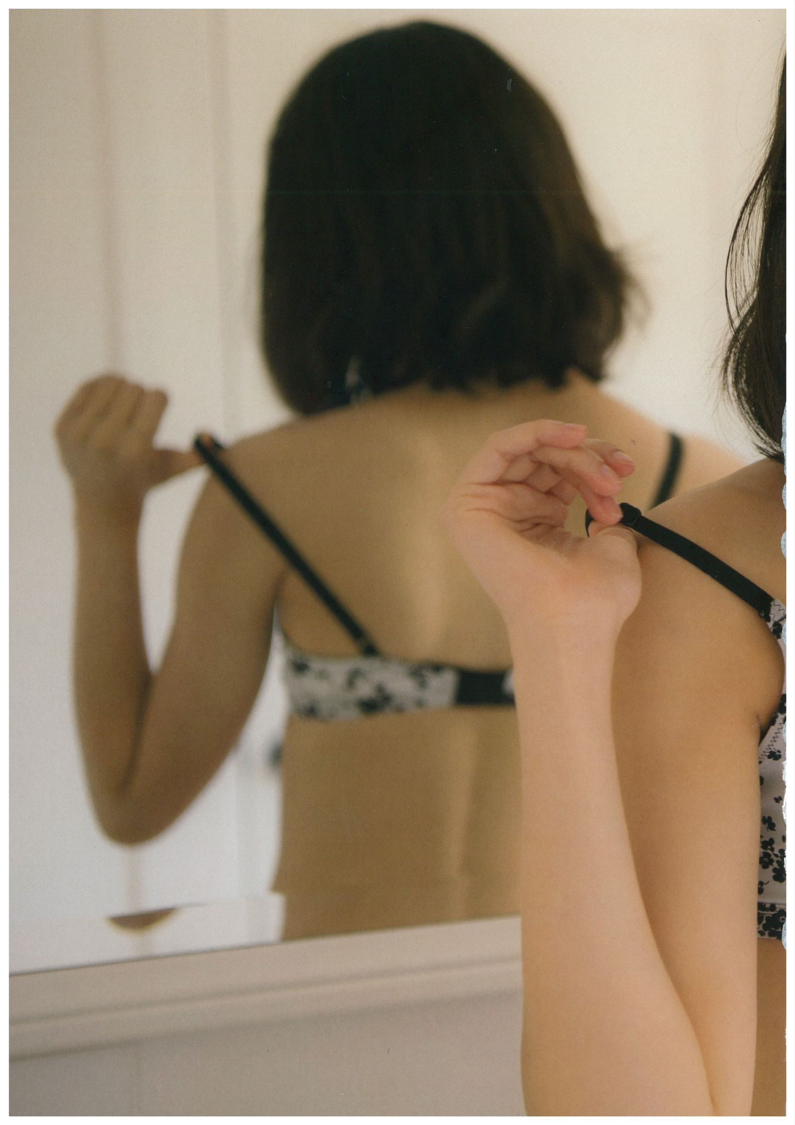 AKB渡辺麻友 《不知不觉中》 裸背福利太赤鸡