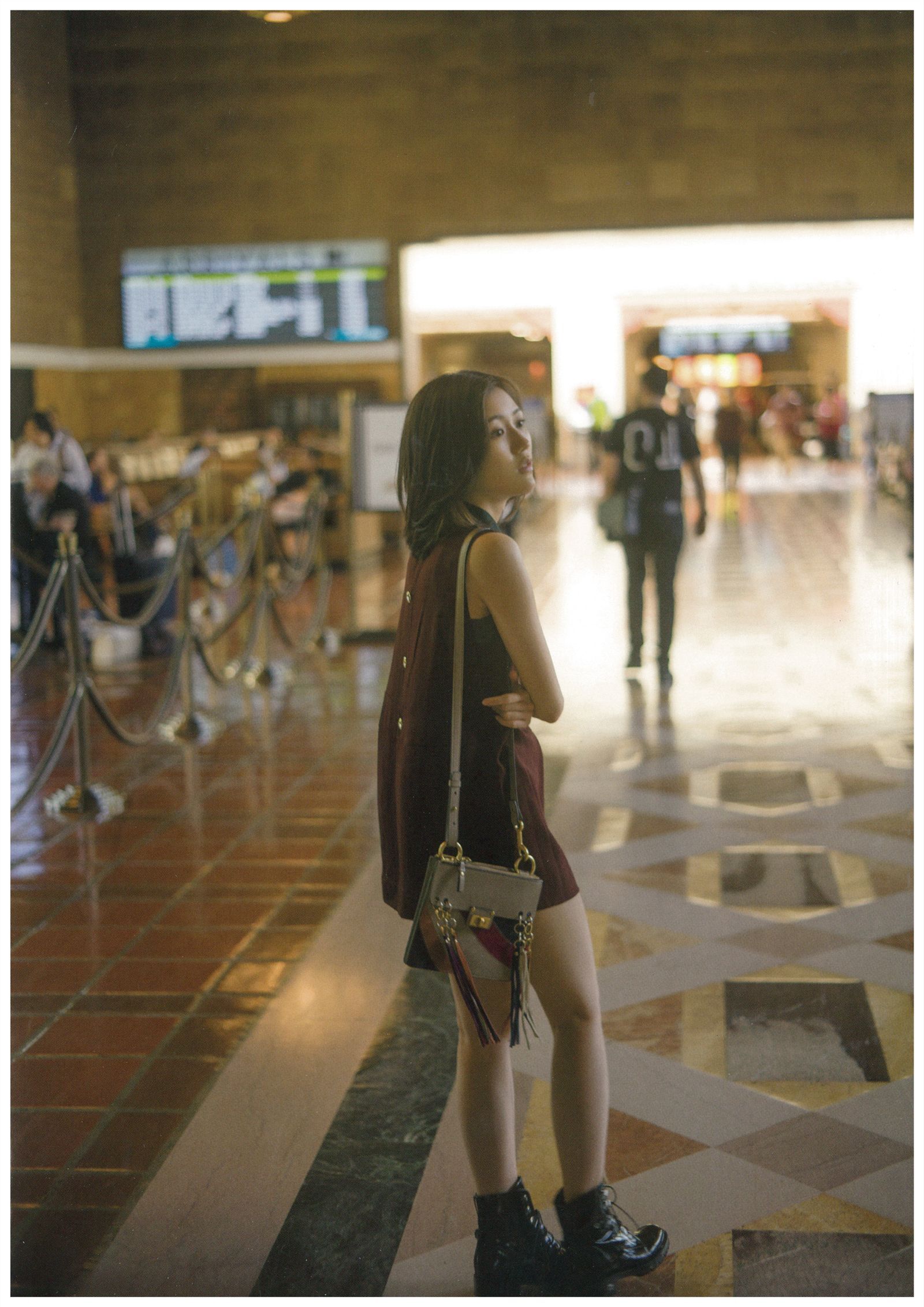 AKB渡辺麻友 《不知不觉中》 裸背福利太赤鸡