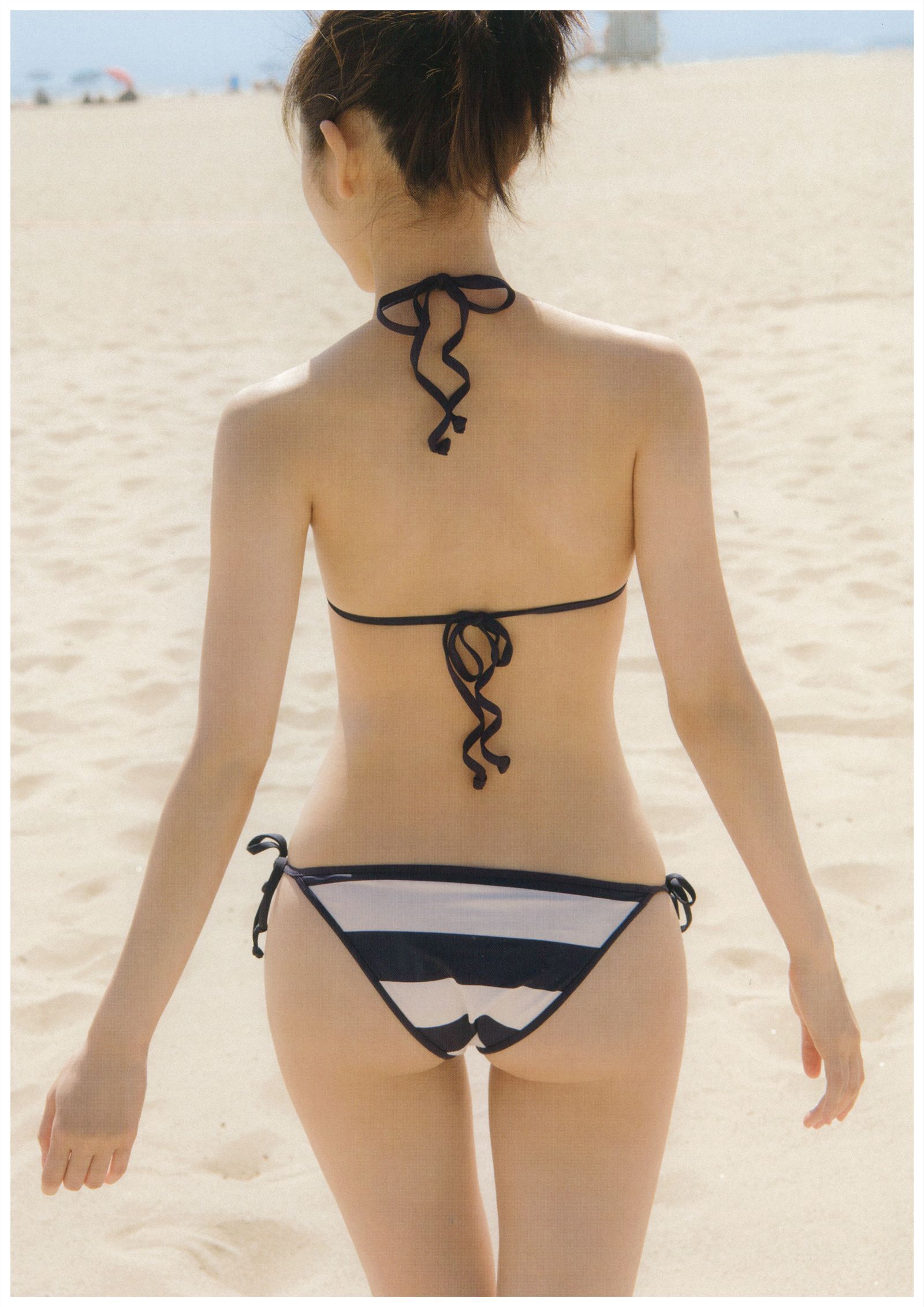 AKB渡辺麻友 《不知不觉中》 裸背福利太赤鸡