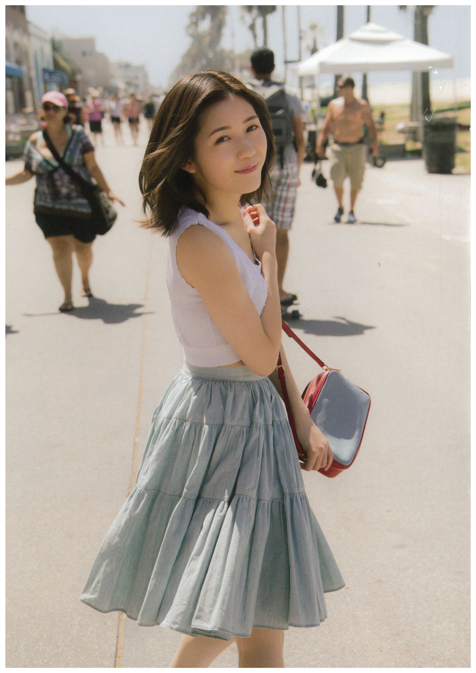 AKB渡辺麻友 《不知不觉中》 裸背福利太赤鸡