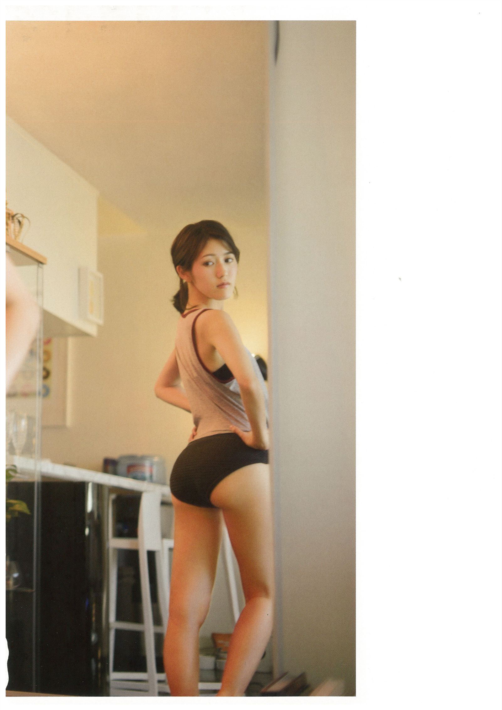 AKB渡辺麻友 《不知不觉中》 裸背福利太赤鸡