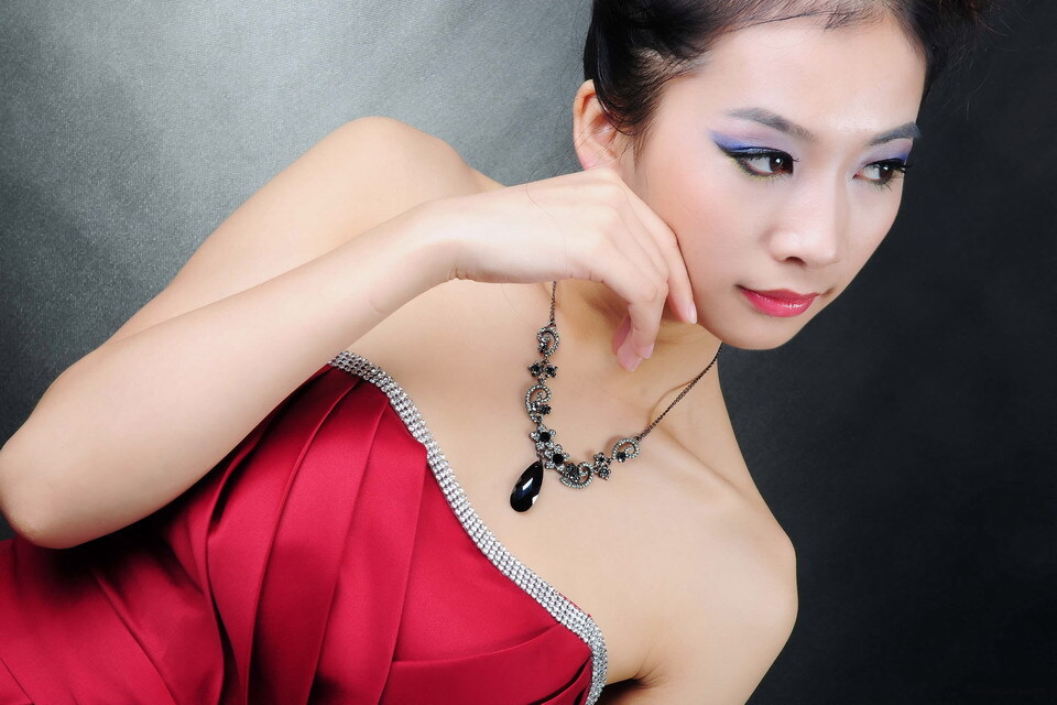 欲把西湖比西子，淡妆浓抹总相宜